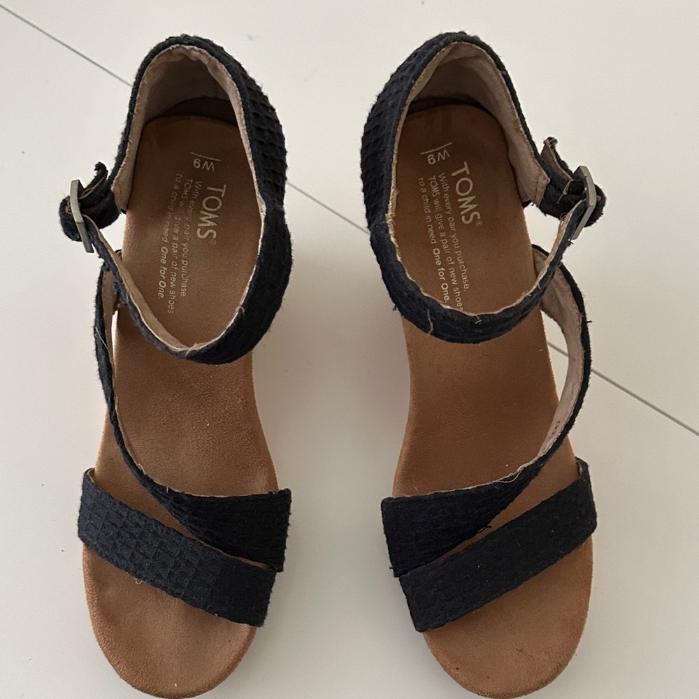 Toms Black Textured Sandals